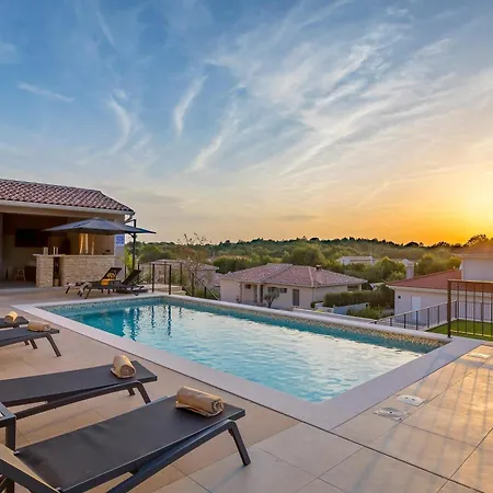 Hygge A Premium Retreat With Jacuzzi & Sauna Villa *